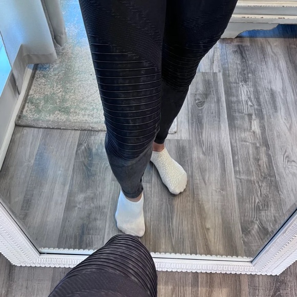 Vintage Black Moto Seamless Jeggings - Picture 2 of 14